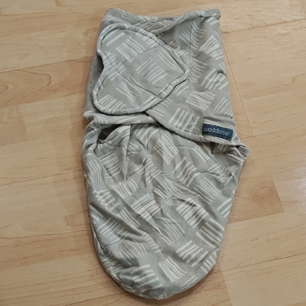 SwaddleMe Soft Gray Patterned Swaddle